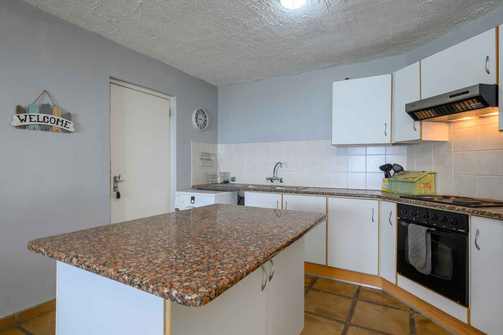 28Silhouette_Aug2025_199