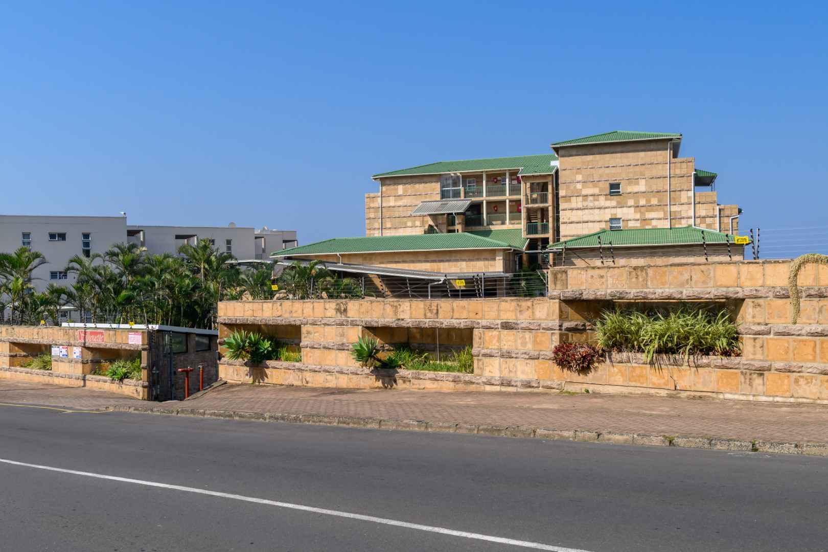 28Silhouette_Aug2025_341