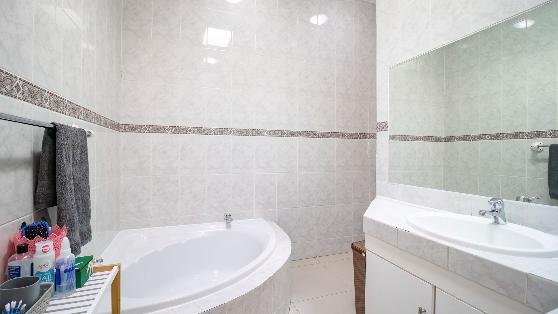 Bassonia – STYLISH 3 BEDROOM FACE-BRICK CLUSTER