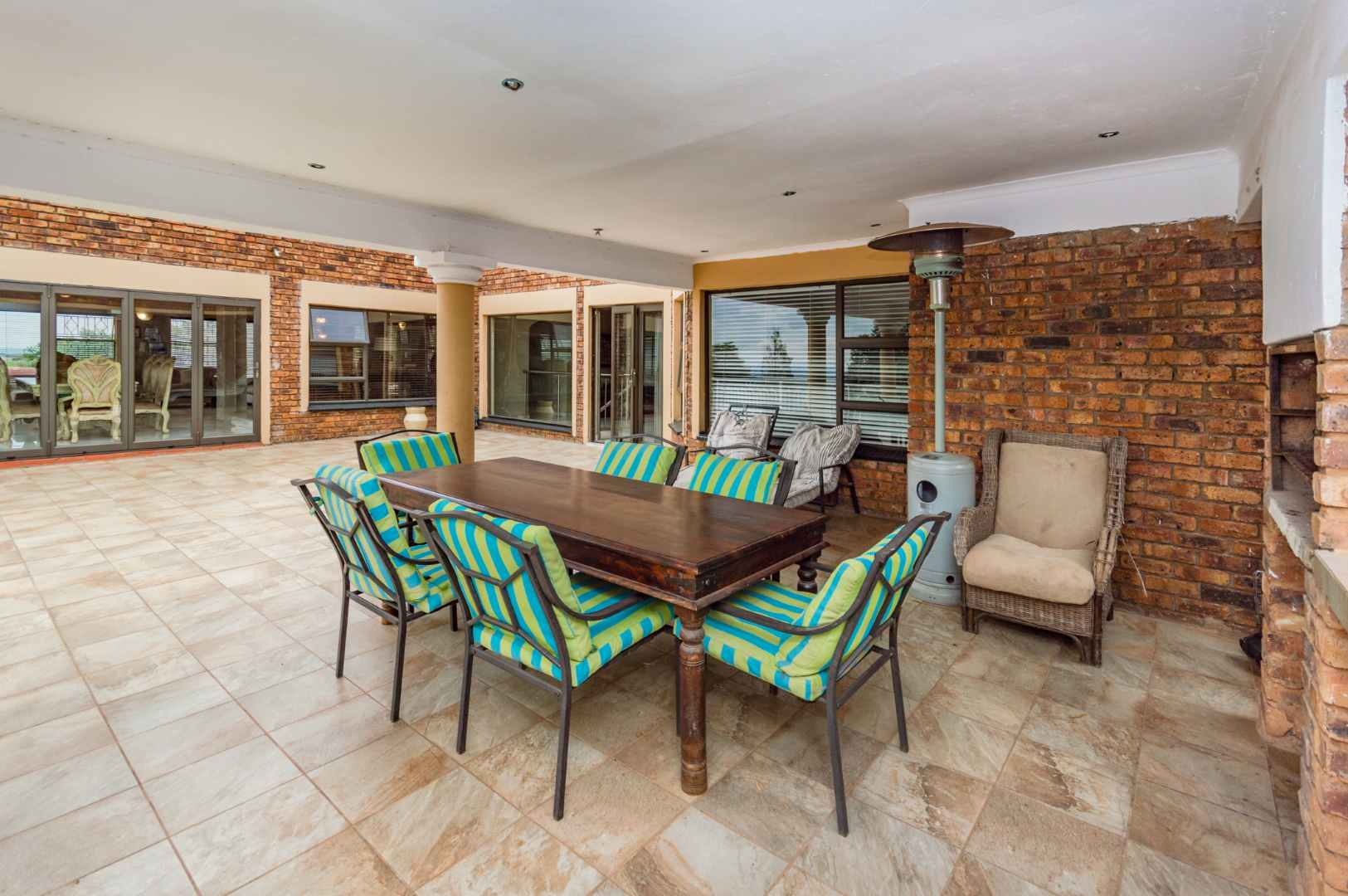 12 Glenvista – Home with Breathtaking Views and Two Flatlets