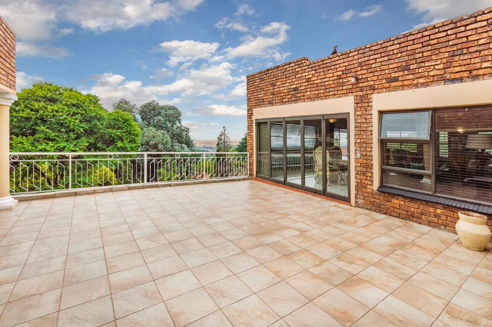 13 Glenvista – Home with Breathtaking Views and Two Flatlets