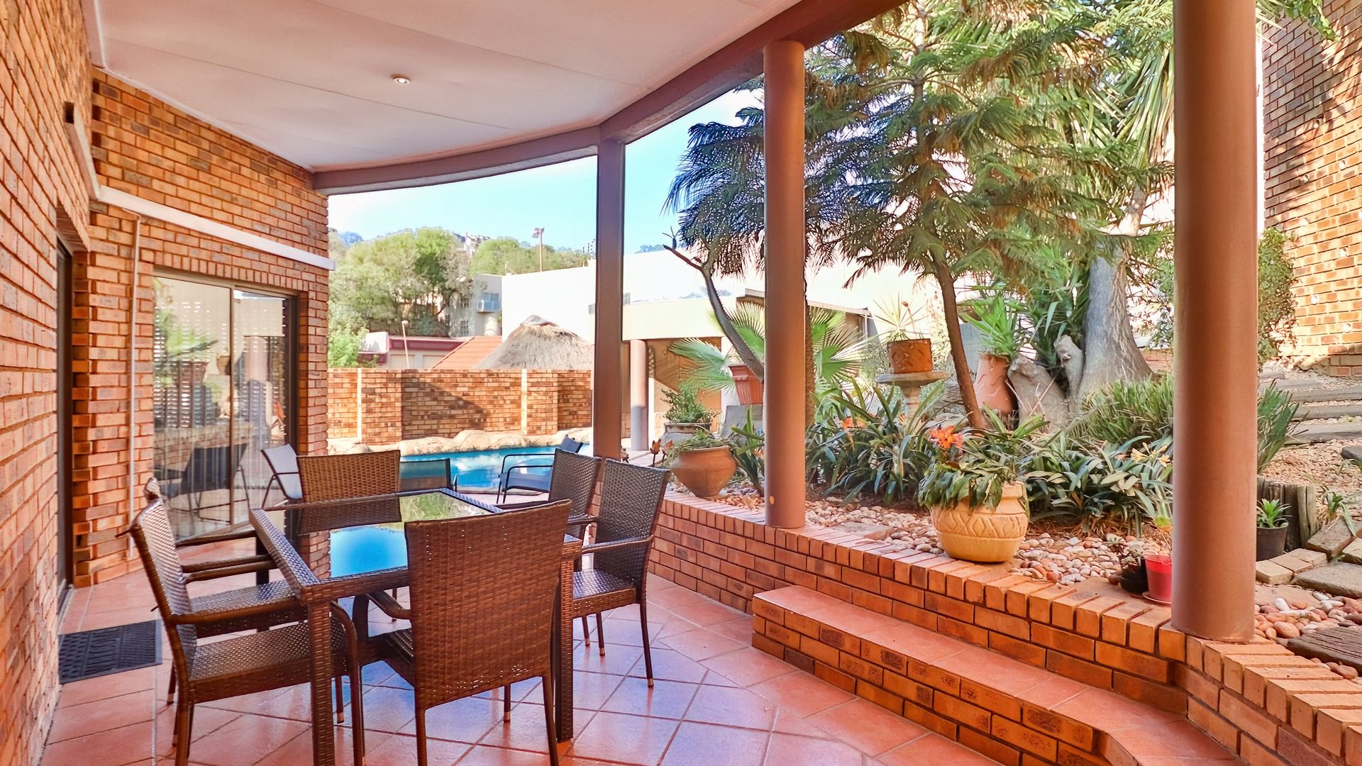 Bassonia – STYLISH 3 BEDROOM FACE-BRICK CLUSTER