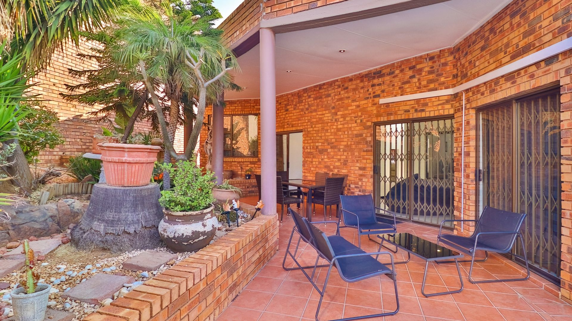 Bassonia – STYLISH 3 BEDROOM FACE-BRICK CLUSTER