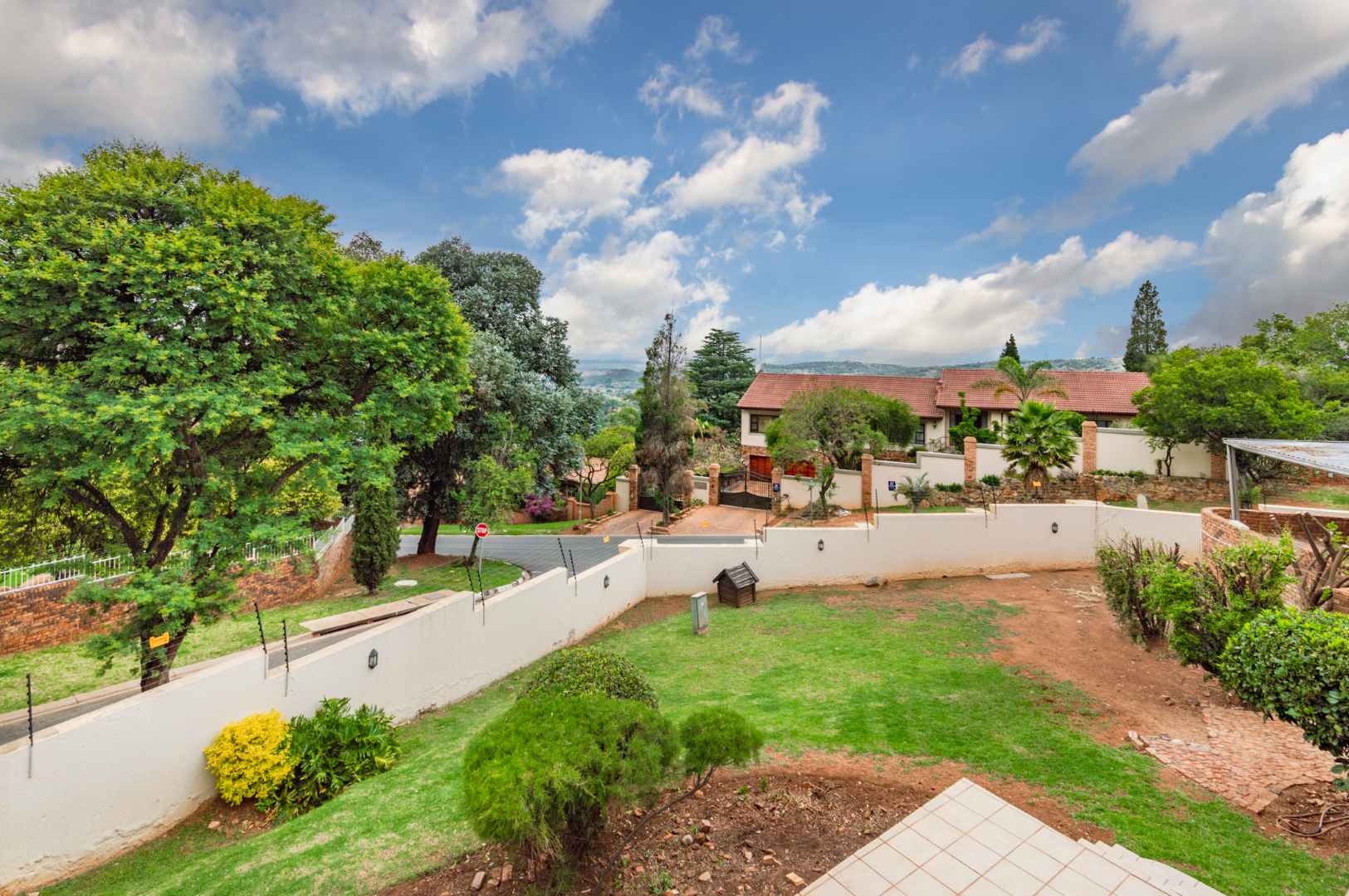 14 Glenvista – Home with Breathtaking Views and Two Flatlets