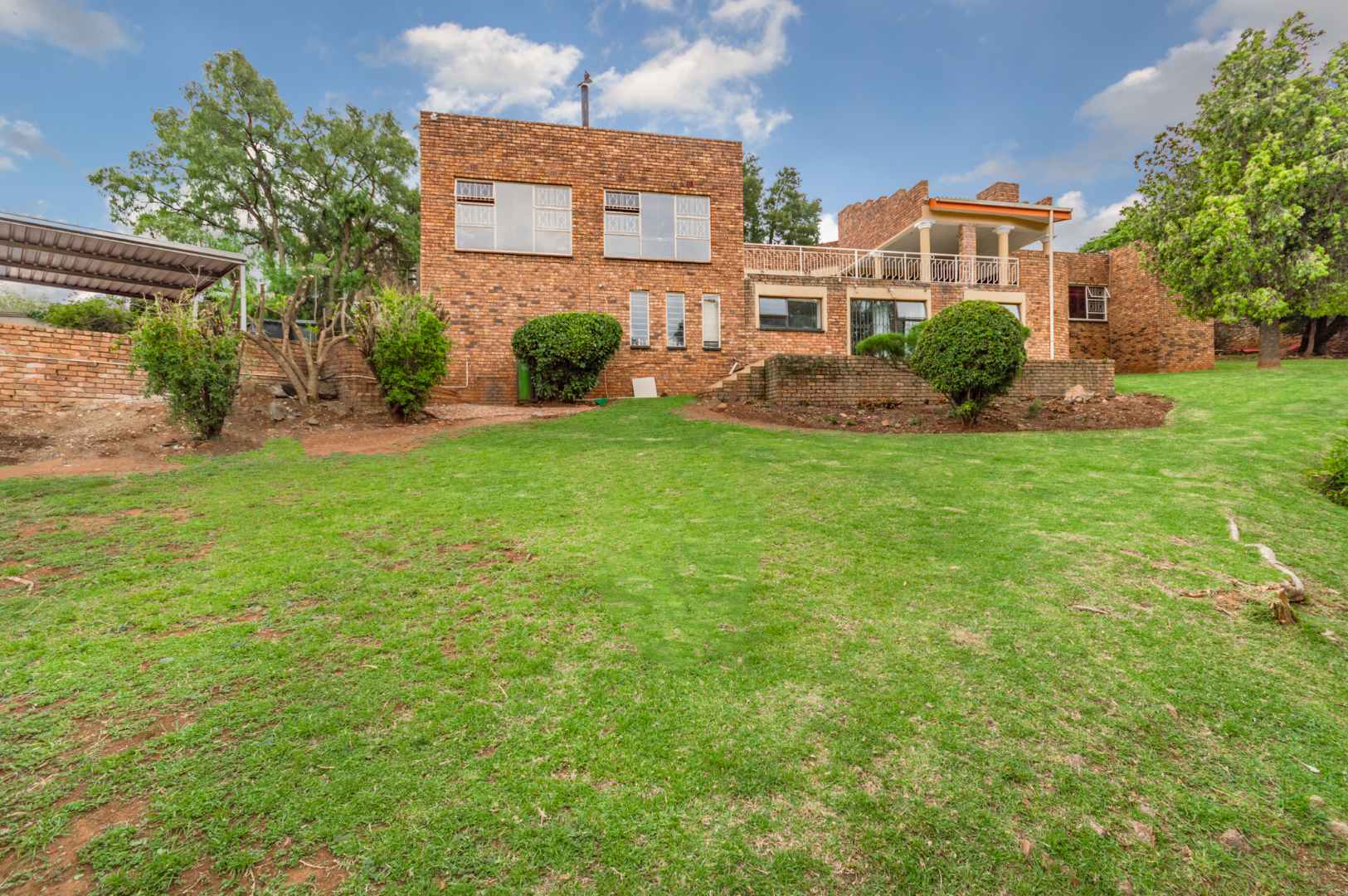 15 Glenvista – Home with Breathtaking Views and Two Flatlets