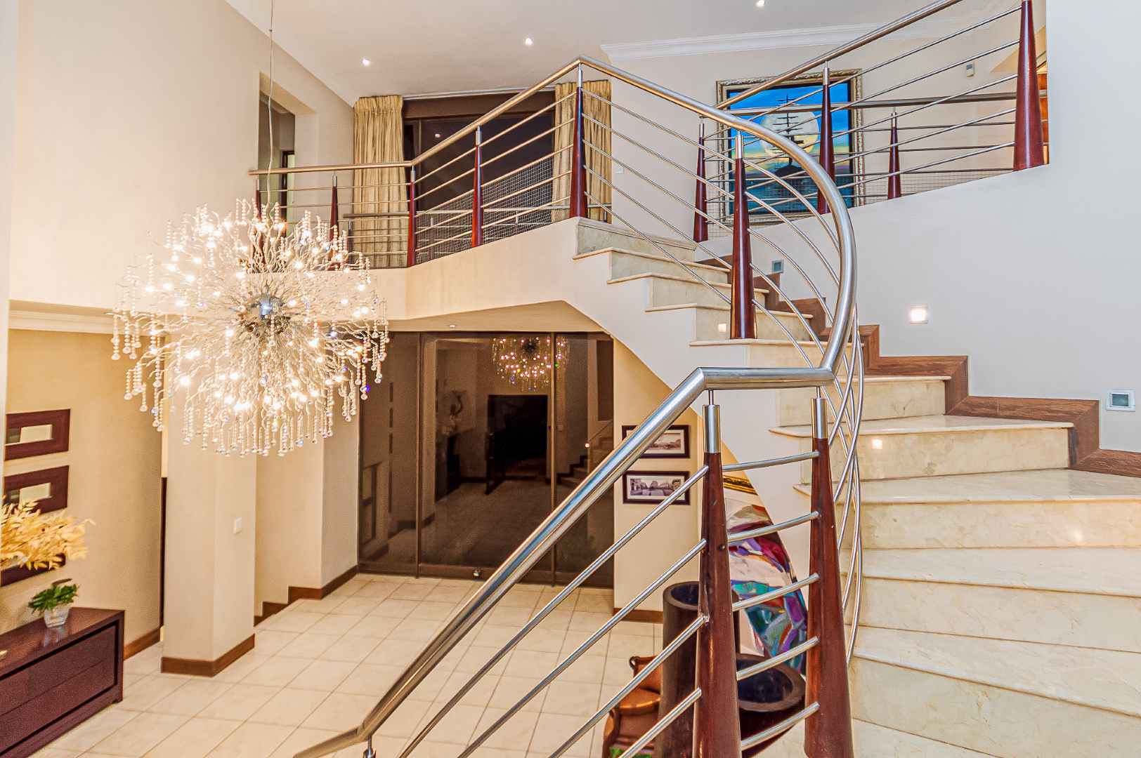 Luxury Auction in Bassonia Estate – A Rare Opportunity