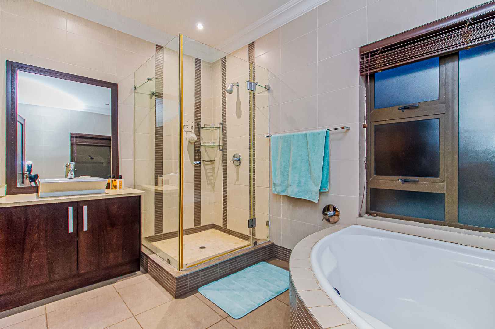 Luxury Auction in Bassonia Estate – A Rare Opportunity