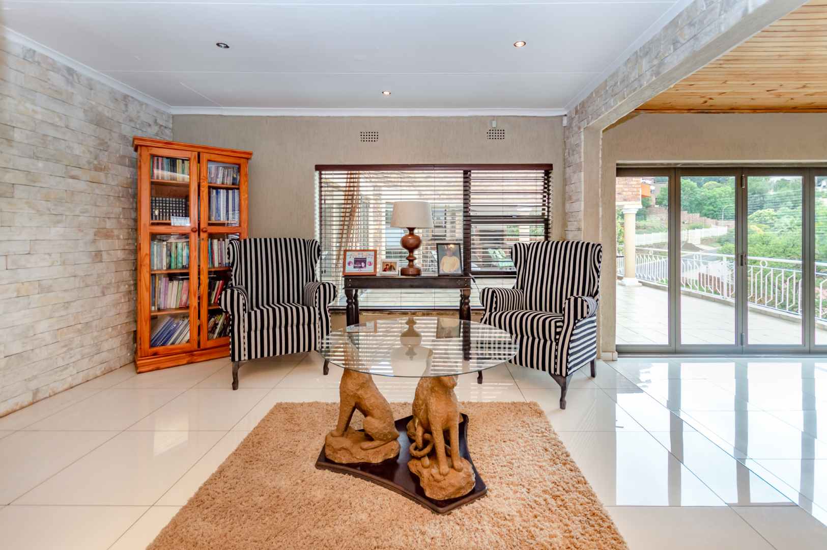 2 Glenvista – Home with Breathtaking Views and Two Flatlets