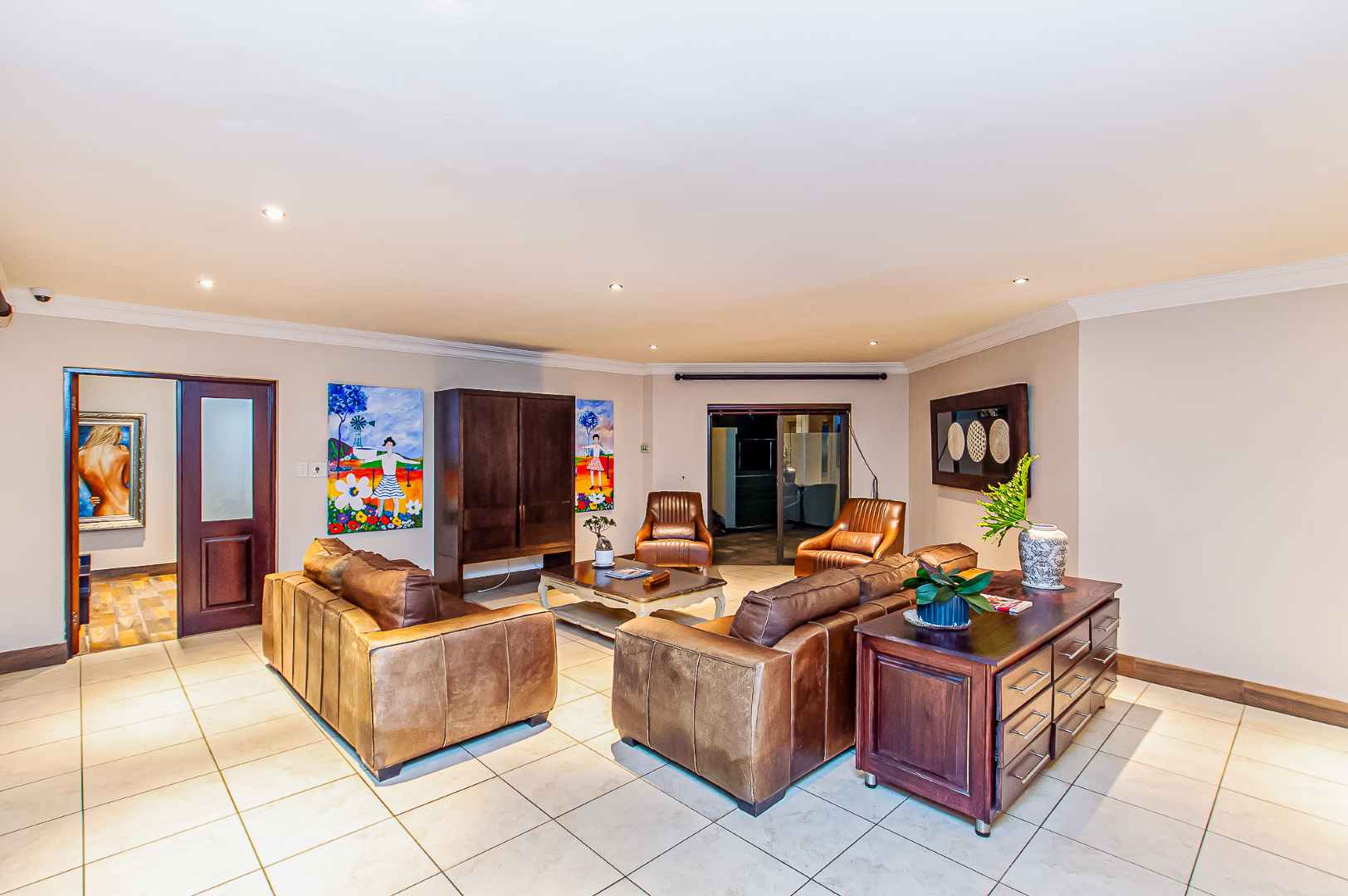 Luxury Auction in Bassonia Estate – A Rare Opportunity