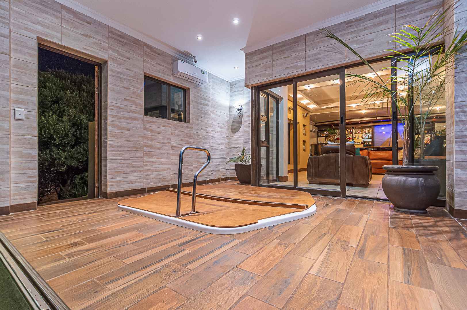 Luxury Auction in Bassonia Estate – A Rare Opportunity