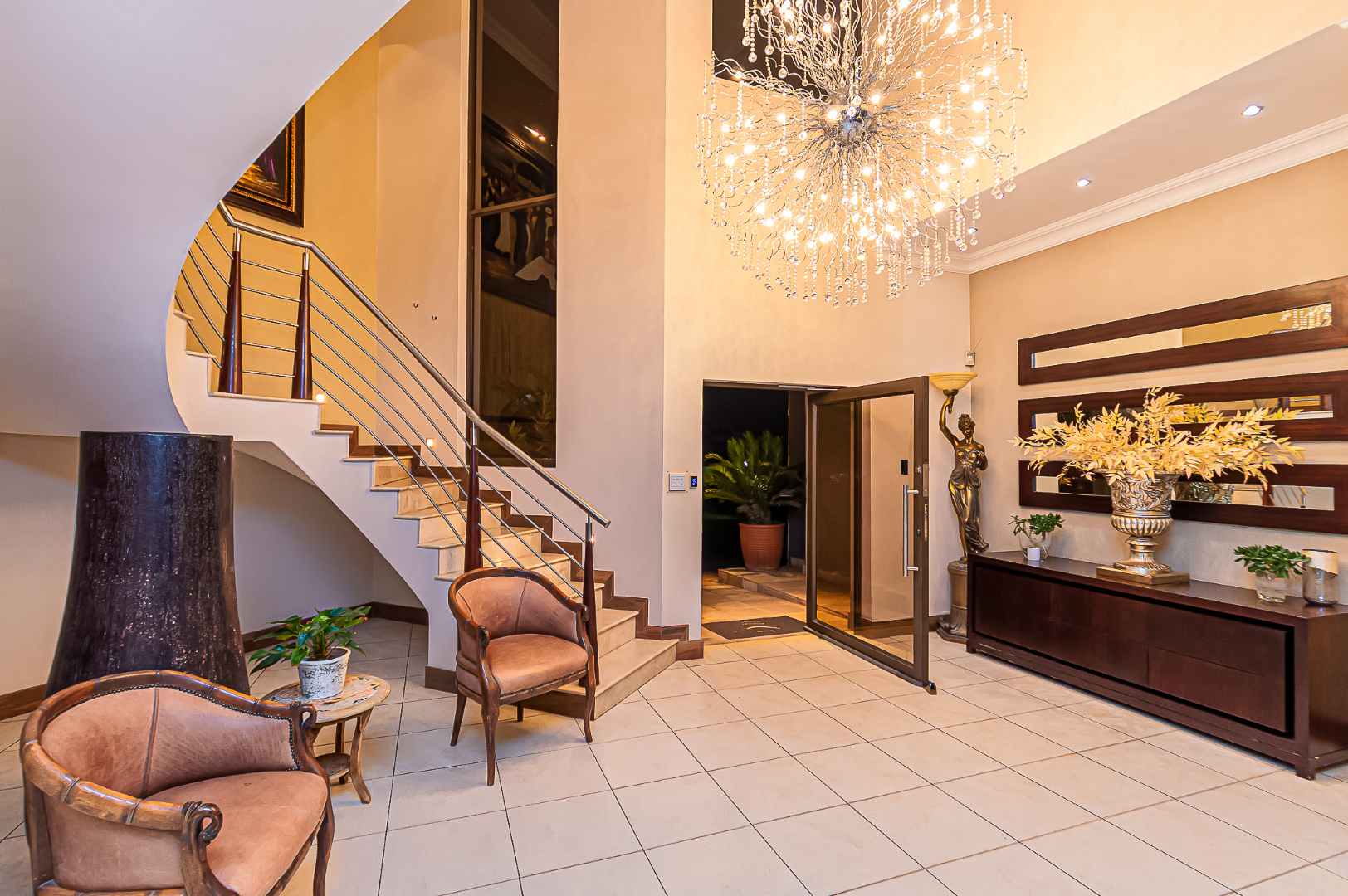 Luxury Auction in Bassonia Estate – A Rare Opportunity
