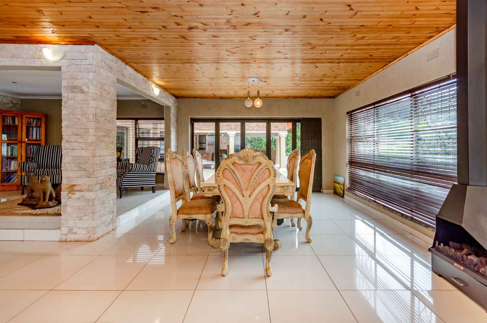 3 Glenvista – Home with Breathtaking Views and Two Flatlets