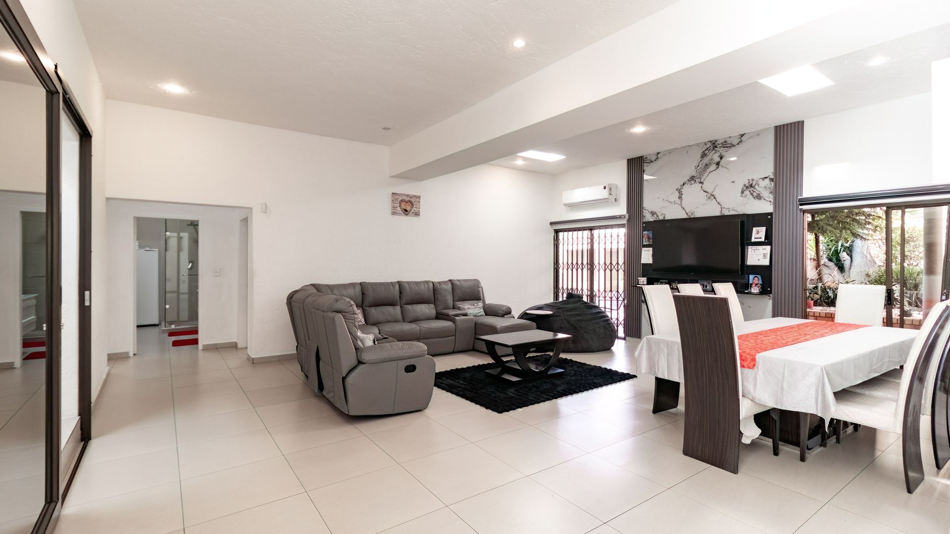 Bassonia – STYLISH 3 BEDROOM FACE-BRICK CLUSTER