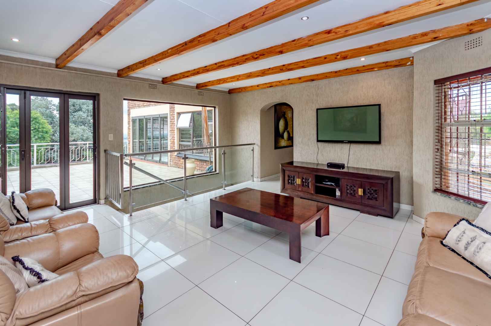 4 Glenvista – Home with Breathtaking Views and Two Flatlets