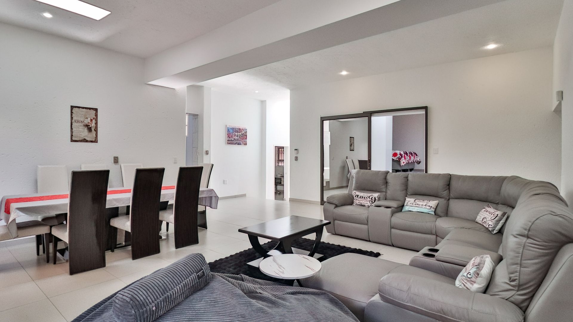 Bassonia – STYLISH 3 BEDROOM FACE-BRICK CLUSTER