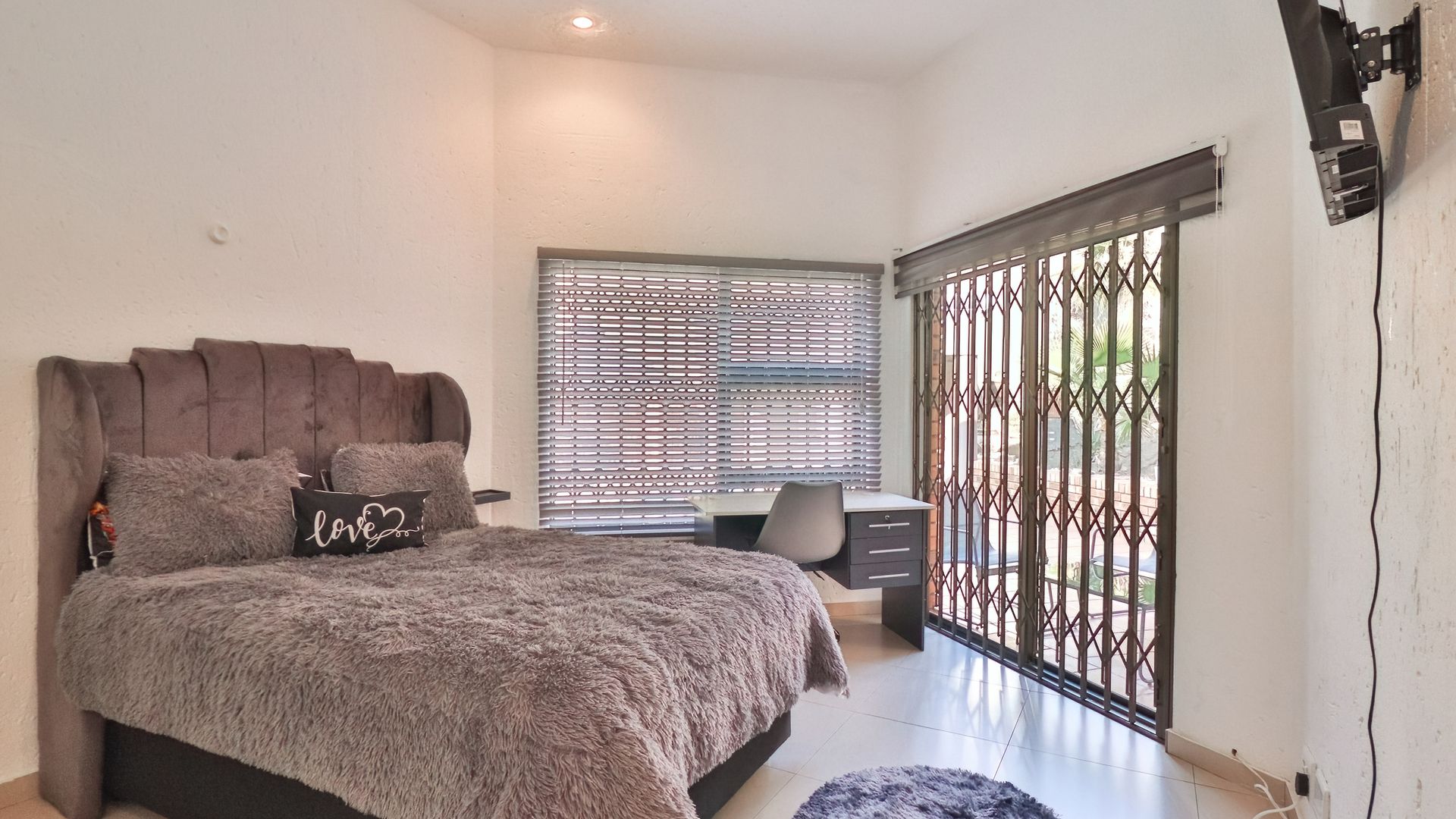 Bassonia – STYLISH 3 BEDROOM FACE-BRICK CLUSTER