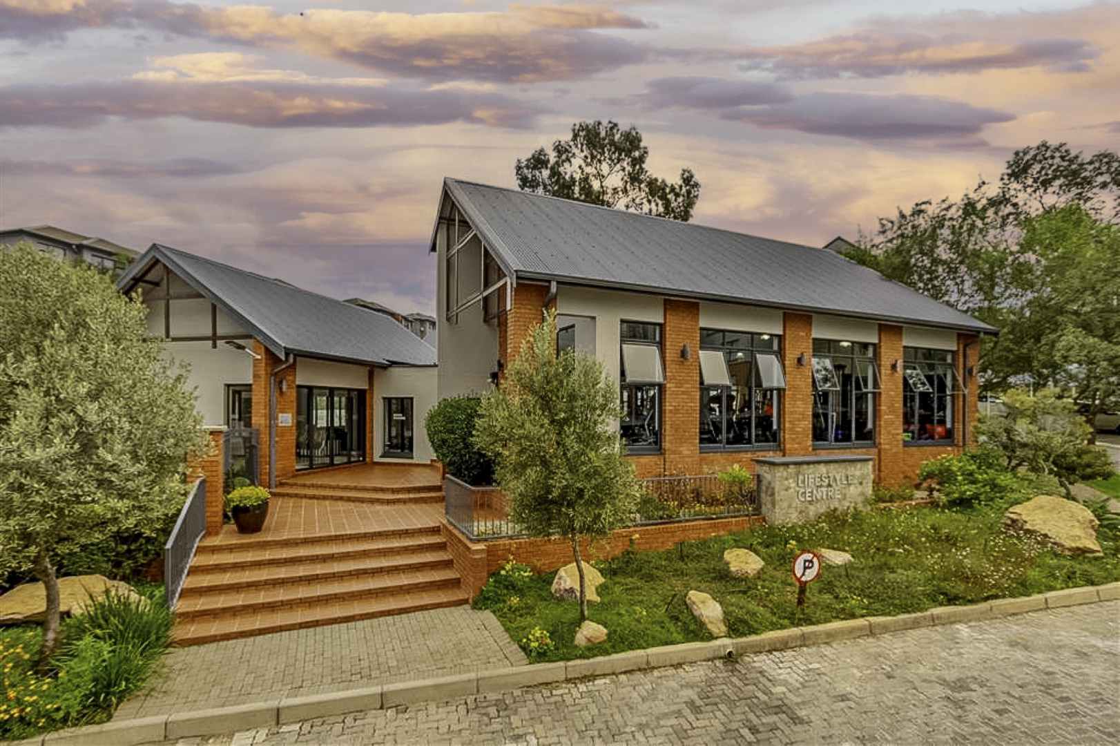 Oakdene – Impeccable 2 Bedroom Apartment!