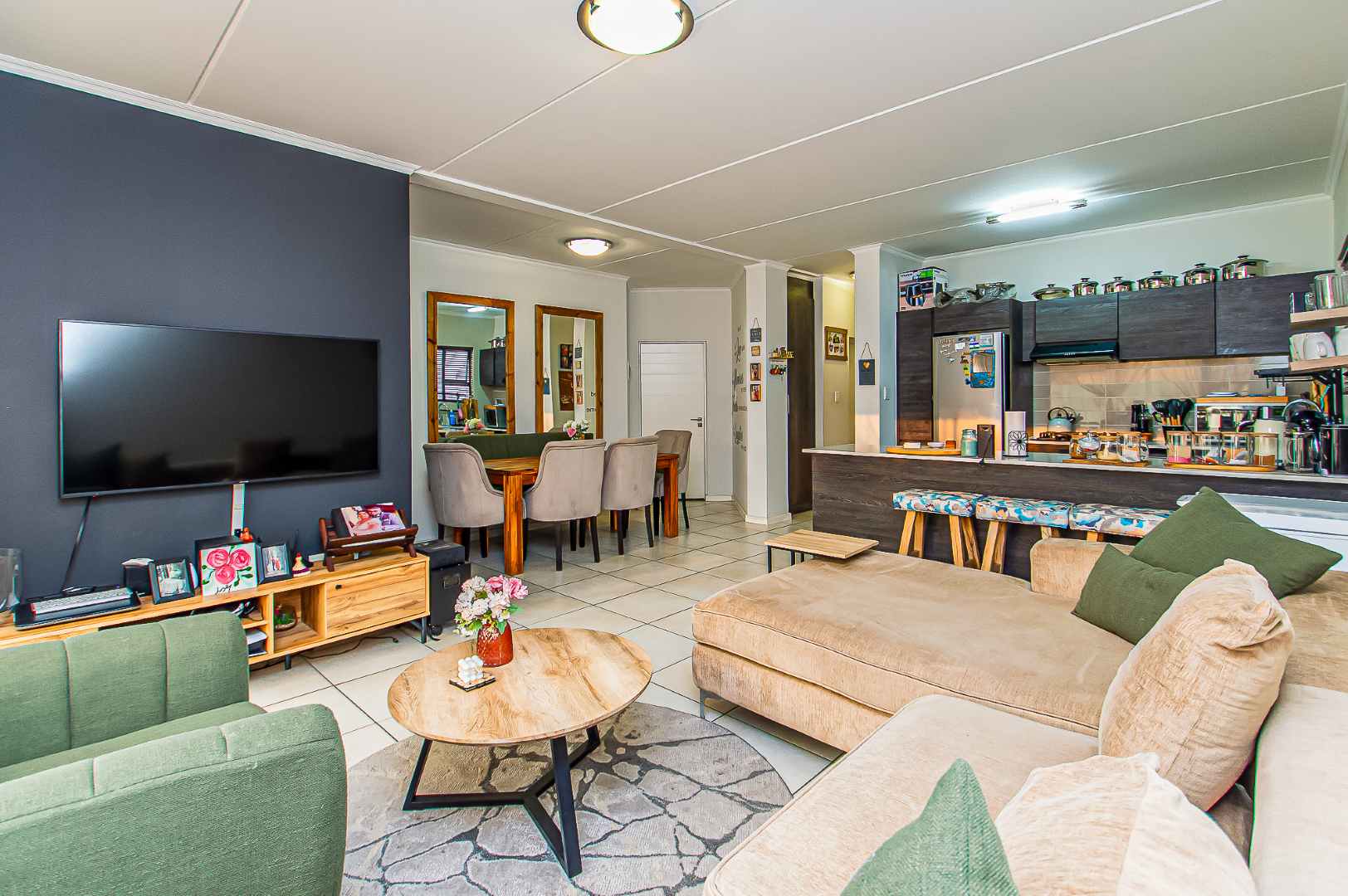 Oakdene – Impeccable 2 Bedroom Apartment!