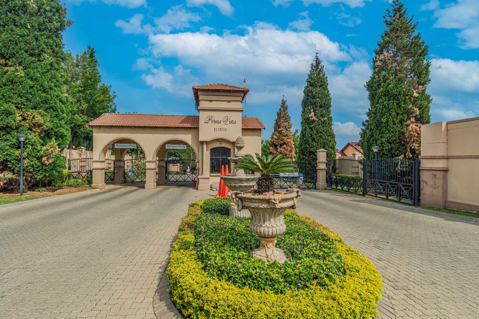 1 Mulbarton – Magnificent 3 Bedroom Cluster In Secure Estate