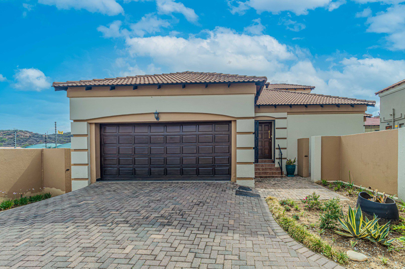 3 Mulbarton – Magnificent 3 Bedroom Cluster In Secure Estate