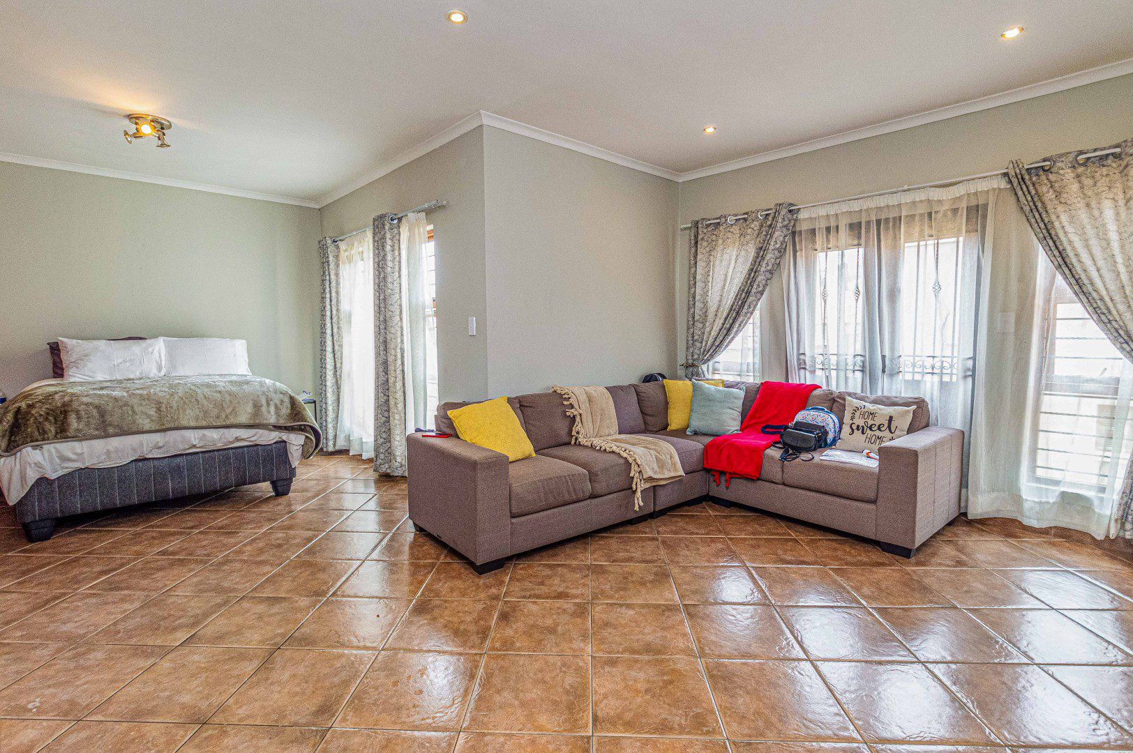 9 Mulbarton – Magnificent 3 Bedroom Cluster In Secure Estate